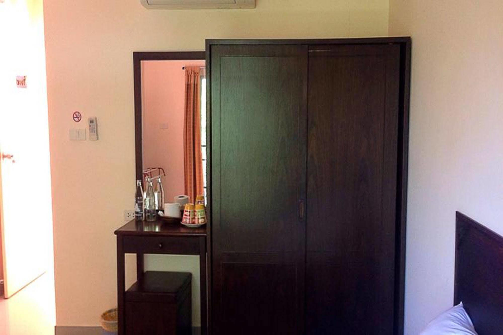At Thapae Guest House Chiang Mai Exterior photo